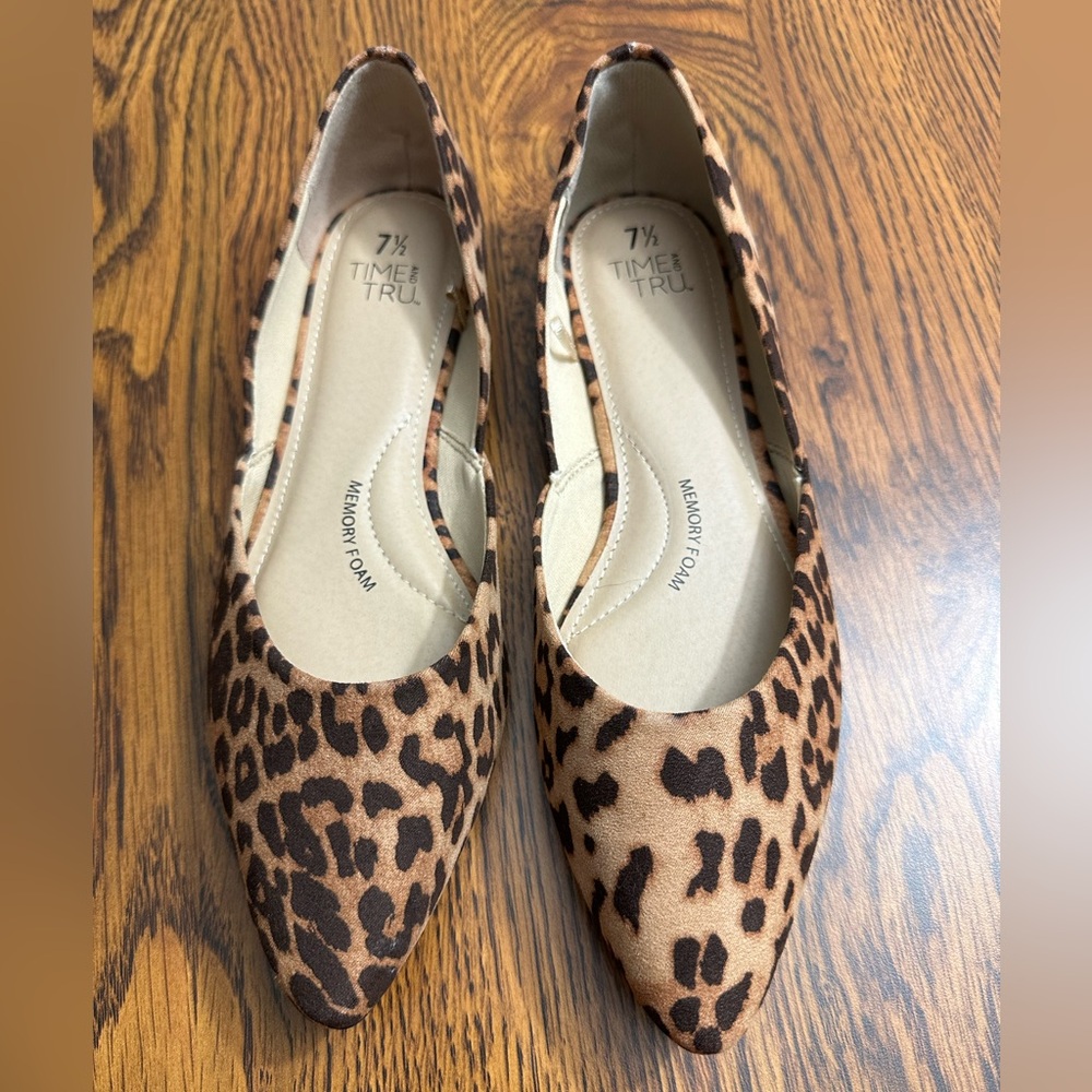 Time and Tru Women’s Pointed Toe Animal Print Flat Slip On Shoes Size 7½